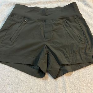 Athleta Trekkie North Short Size 0